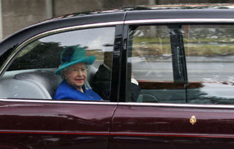 দ্বিতীয় রানি এলিজাবেথ : দ্বিতীয় রানি এলিজাবেথ হচ্ছেন বিশ্বের ১৬টি সার্বভৌম রাষ্ট্র অর্থাৎ কমনওয়েলথ রাষ্ট্রসমূহের বর্তমান রানি ও রাষ্ট্র প্রধান। তিনি ব্যবহার করেন বেন্টলে স্টেট লিমোজিন গাড়িটি।