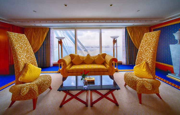 &lsquo;বুর্জ আল আরব&rsquo;-এর অর্থ হচ্ছে আরবের সম্মান। বিশ্বের নানা প্রান্ত থেকে এই হোটেল দেখতে হাজারো পর্যটক ছুটে আসেন।