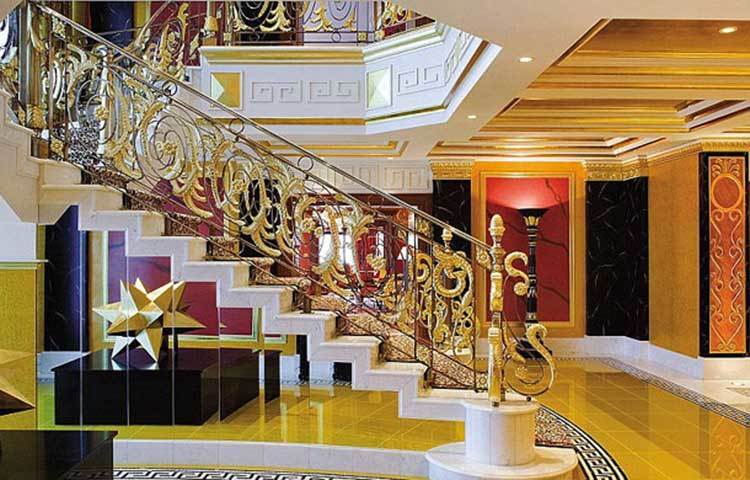 দুবাইয়ের সবচেয়ে অভিজাত হোটেল বুর্জ আল আরবের ভেতরের চোখজুড়ানো সৌন্দর্য যে কাউকে নিমেষেই মুগ্ধ করবে।