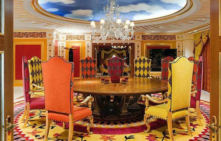 বুর্জ আল আরব কর্তৃপক্ষ তাদের হোটেলের ভেতরের ১ হাজার ছবি প্রকাশ করেছে। চোখ ধাঁধানো সেসব ছবি থেকে কিছু ছবি দেখে নিন।