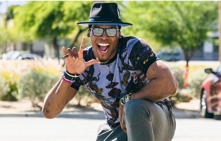 বিশ্বের ধনী ৭ খেলোয়াড়ের তালিকায় সপ্তম স্থানে রয়েছেন আমেরিকার ফুটবল তারকা ক্যাম নিউটন। তিনি ৫৩.১ মিলিয়ন ডলারের মালিক।