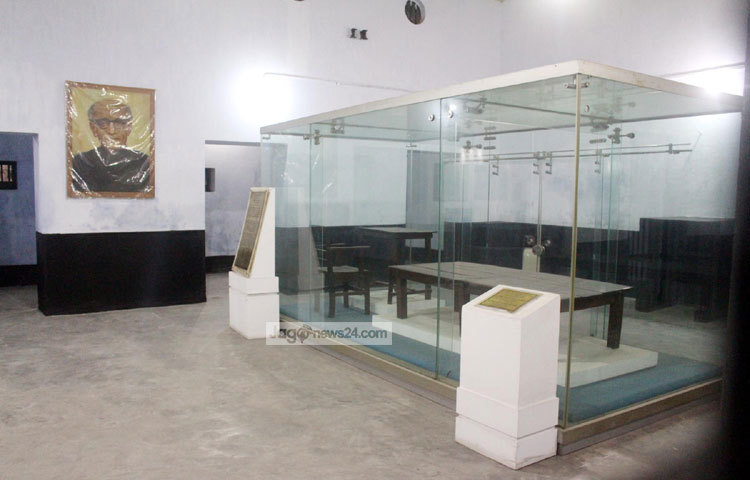 সেদিন জাতির প্রাণপুরুষদের রক্তে রঞ্জিত হয় কারার অন্ধকার প্রকোষ্ঠ। সেদিন ডুকরে কেঁদে ওঠে কারার নীরবতা। ছবি : বিপ্লব দিক্ষিৎ