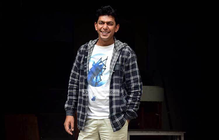 চঞ্চল চৌধুরী পাবনা জেলার সুজানগর উপজেলার নজিরগঞ্জ ইউনিয়নের কামারহাট গ্রামে জন্মগ্রহণ করেন। ছবি : মাহবুব আলম