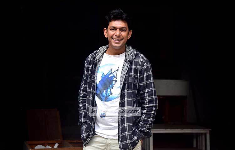 ২০১০ সালে চঞ্চল চৌধুরী মনপুরা চলচ্চিত্রে অভিনয় করে প্রথমবারের মত শ্রেষ্ঠ অভিনেতা হিসেবে জাতীয় চলচ্চিত্র পুরস্কার লাভ করেন। ছবি : মাহবুব আলম