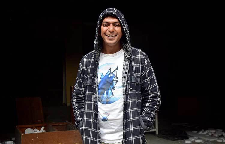 ১৯৯৬ সালে নাট্যজন মামুনুর রশীদের আরণ্যক নাট্যদলের সাথে কাজ করার মধ্য দিয়েই চঞ্চল চৌধুরীর অভিনয় জীবনের শুরু হয়। ছবি : মাহবুব আলম