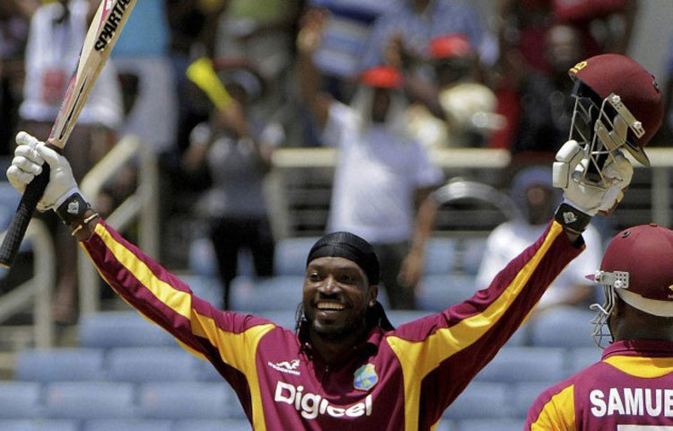 ক্রিস গেইলের বাঁ-হাতি ব্যাটের জাদুতে চার, ছক্কা কোন ব্যাপারই না। দর্শকরা তার এই জাদুকরী ব্যাটিং প্রাণভরে উপভোগ করেন।