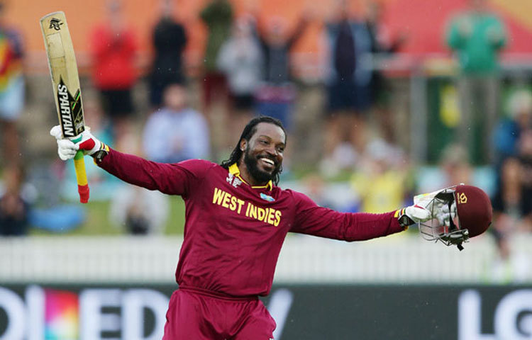 ক্রিকেট অঙ্গনের তুমুল জনপ্রিয় খেলোয়াড় ক্রিস গেইল তার ক্যারিয়ারে এ যাবত অনেক দীর্ঘ ছক্কা মেরে ক্রিকেটপ্রেমীদের আনন্দ দিয়েছেন।