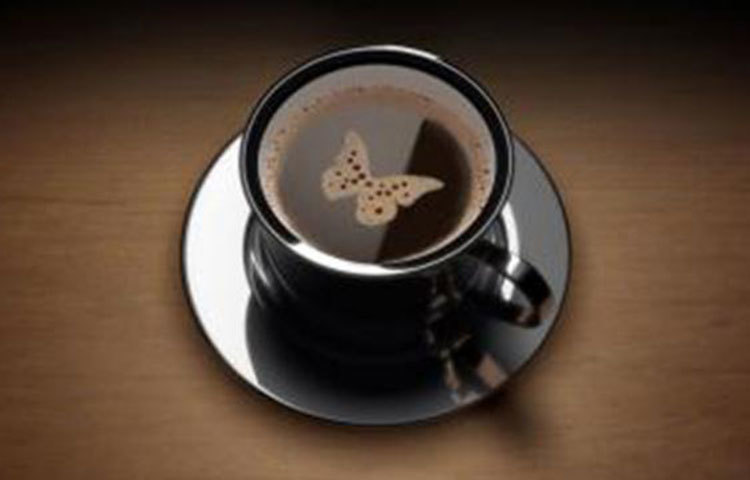 কফি : যারা কফি পছন্দ করেন, তারা এই শীতে পরিমিত কফি পান করতে পারেন। টাইপ-২ ডায়াবেটিস প্রতিরোধের পাশাপাশি পারকিনসন, যকৃতের সমস্যা, ক্যানসার প্রতিরোধে ভূমিকা রাখে কফি।