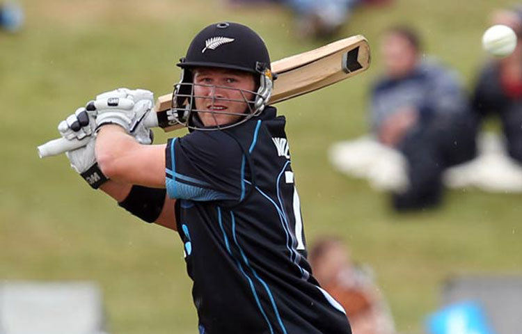 মাঠ কাাঁপানো বাঁ-হাতি ব্যাটসম্যান কোরি অ্যান্ডারসানে ব্যাটিং বিশেষ করে তরুণ প্রজন্মের ক্রিকেটপ্রেমীরা ভীষণ মুগ্ধ। ব্যাটিংয়ে নামলেই তিনি যেন মাঠ তার দখলে নিয়ে নেন।