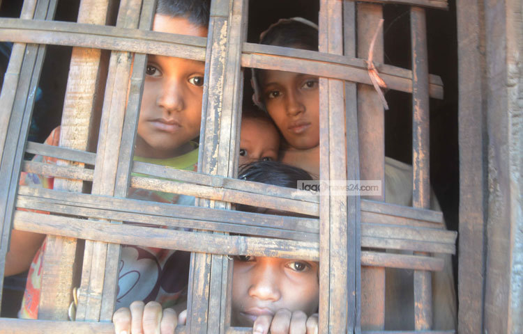 এসব শিশুরা খাদ্যের অভাবে অর্ধাহারে-অনাহারে আশ্রয় শিবিরে দিন কাটাচ্ছে।