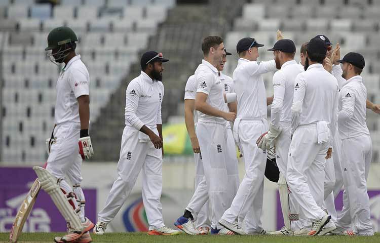 দিনের প্রথম সেশনের পরে আবারও খেলা শুরু হয়েছে। এখন টাইগাররা দুর্দান্ত ব্যাটিং করছেন।