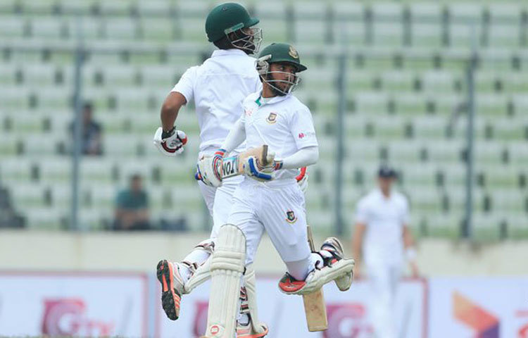 তামিম-মুমিনুলের ব্যাটে শতরান পেরিয়ে বাংলাদেশ।