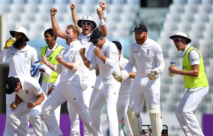 &lsquo;তীরে এসে ডুবলো তরী&rsquo;-চিরায়ত এই কথাটি যেন সত্যি হয়েছে আজ। ৩৩ রান পেলেই জয়ের মালা পেত বাংলাদেশ। শেষ পর্যন্ত ২২ রানে চট্টগ্রাম টেস্ট জিতে নিল ইংল্যান্ড।