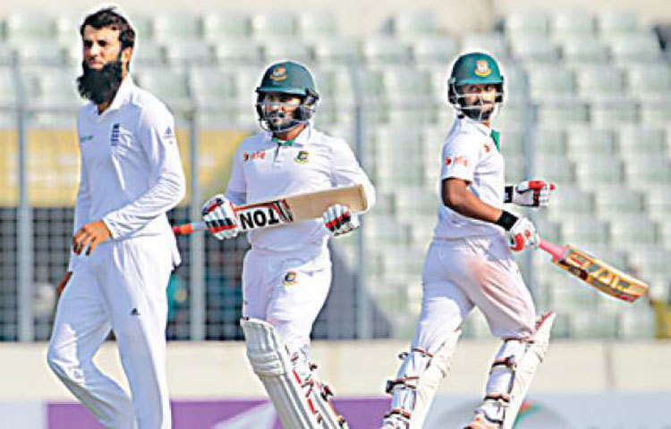 লিডটাকেও ১২৮ থেকে ২১৮-তে নিয়ে গেছেন বাংলাদেশের ব্যাটসম্যানরা। এই প্রতিবেদন লেখা পর্যন্ত বাংলাদেশের স্কোর ৬ উইকেটে ২৪২।