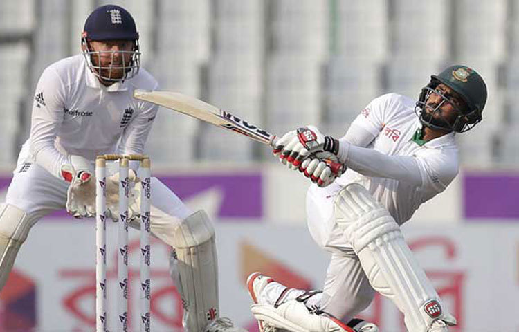 আক্রমণাত্মক খেলার চেষ্টা দোষের কিছু নয়, কিন্তু যখন একের পর এক শট খেলার চেষ্টা ব্যর্থ হচ্ছে, তারপর তো অন্তত তাদের সে চেষ্টায় ক্ষান্ত দেওয়া উচিত ছিল।