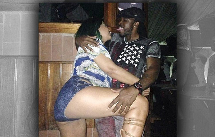 ক্রিস গেইল মানেই বিতর্ক। বলিউড অভিনেত্রীর সঙ্গে ডেটিং, টিভি সঞ্চালিকাকে প্রেমের প্রস্তাব, খোলা রাস্তায় উন্মত্ত যৌনক্রিয়া প্রদর্শন করে গেইল বিতর্কের শিরোনামে।