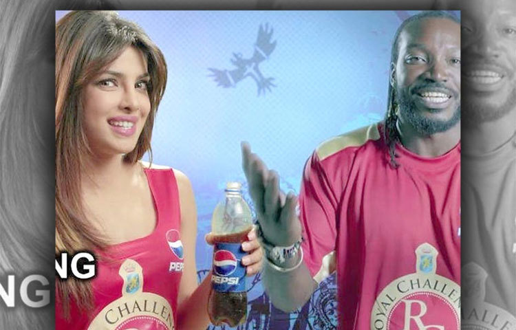 ইন্ডিয়ান প্রিমিয়ার লিগ চলাকালীন শারলিন চোপড়ার সঙ্গে গেইলকে দেখা গেলেও, প্রিয়ঙ্কা চোপড়ার সঙ্গেও দেখা গিয়েছিল ক্যারিবিয়ান এই ওপেনারকে।