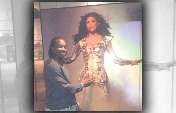 ইন্ডিয়ান প্রিমিয়ার লিগের প্রথম সংস্করণে গেইল অন্য অবতারে ধরা দিতেন নৈশ পার্টিতে। পরে অবশ্য আইপিএলে নৈশ পার্টিই বন্ধ করে দেওয়া হয়।