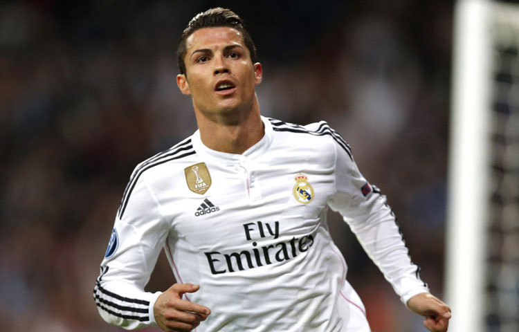 ক্রিশ্চিয়ানো রোনালদো তার ক্লাব থেকে বেতন-বোনাস পান ৫৩ মিলিয়ন ডলার। অন্যদিকে বিভিন্ন বিজ্ঞাপন ও অনুষ্ঠান থেকে পান ২৯ মিলিয়ন ডলার।