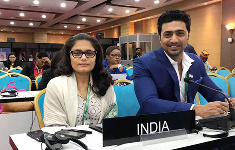 দেবের এই ঢাকা সফরের মূল উদ্দেশ্য ছিল ১ থেকে ৫ এপ্রিল জাতীয় সংসদ ভবন প্রাঙ্গণে অনুষ্ঠিত ইন্টার পার্লামেন্টারি ইউনিয়নের সম্মেলনে যোগ দেয়া।