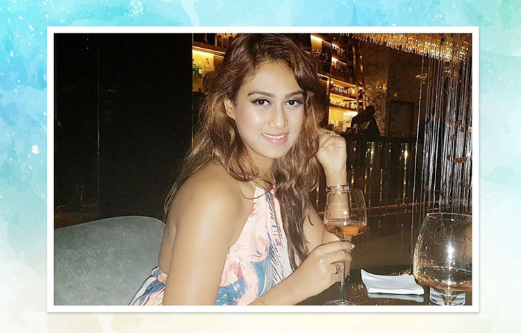 দেবলীনার সোশ্যাল মিডিয়া অ্যাকাউন্ট বলছে, একদিকে অনপুম রায়, সুনিধি চৌহান, অরিজিৎ সিংহ, আবার অন্যদিকে ইয়ো ইয়ো হানি সিংহের গানও পছন্দ করেন তিনি।