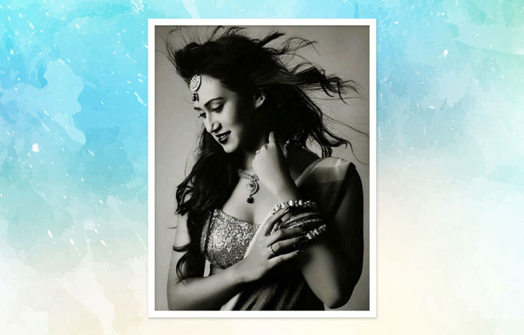 দেবলীনা বিশ্বাস &lsquo;ছিপ সুতো চার&rsquo; ছবিতে অভিনয়ের মধ্য দিয়ে ক্যারিয়ার শুরু করেছিলেন ।