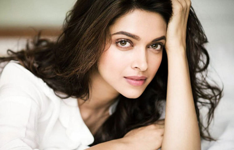 দীপিকা পাডুকোন : বর্তমানে দীপিকা পাডুকোনের ব্যাংক ব্যালান্স ২০ মিলিয়ন ডলার।