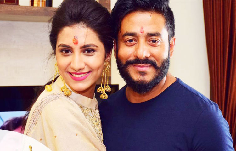 শোনা যাচ্ছে, &lsquo;চ্যাম্প&rsquo; ছবিতে নায়িকার চরিত্রে অভিনয়ের প্রস্তাব নাকি এসেছিল রাজ চক্রবর্তীর কাছ থেকে।