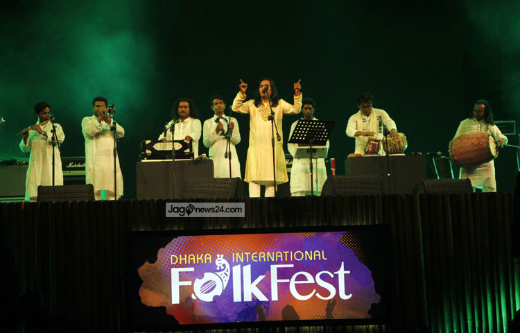 লোকসংগীতকে নতুন প্রজন্মের কাছে তুলে ধরতে গেল বছর সান ইভেন্টস আয়োজন করে ঢাকা আন্তর্জাতিক ফোক ফেস্টিভ্যাল। ছবি : মাহবুব আলম