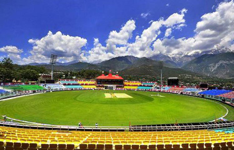 ধর্মশালা স্টেডিয়াম : ধর্মশালা স্টেডিয়ামটি হিমাচল প্রদেশের ধর্মশালা শহরে অবস্থিত। এছাড়া &lsquo;হিমাচল প্রদেশ ক্রিকেট সংস্থা স্টেডিয়াম&rsquo; নামেও পরিচিত। সমুদ্রপৃষ্ঠ থেকে ১ হাজার ৪৫৭ মিটার উপরে এর অবস্থান। এর পেছনেই রয়েছে হিমালয় পর্বতমালা। যে কারণে এটি বিশ্বের অন্যতম সুন্দর একটি স্টেডিয়াম।