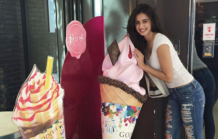 দিশার বাড়িতে টিভি থাকলেও সে সম্পর্কে তার কোনো ধারণাই নেই। কারণ তিনি টিভি দেখেনই না।&nbsp; মোবাইল ফোন বা ট্যাব ব্যবহার করতেই স্বচ্ছন্দ তিনি।