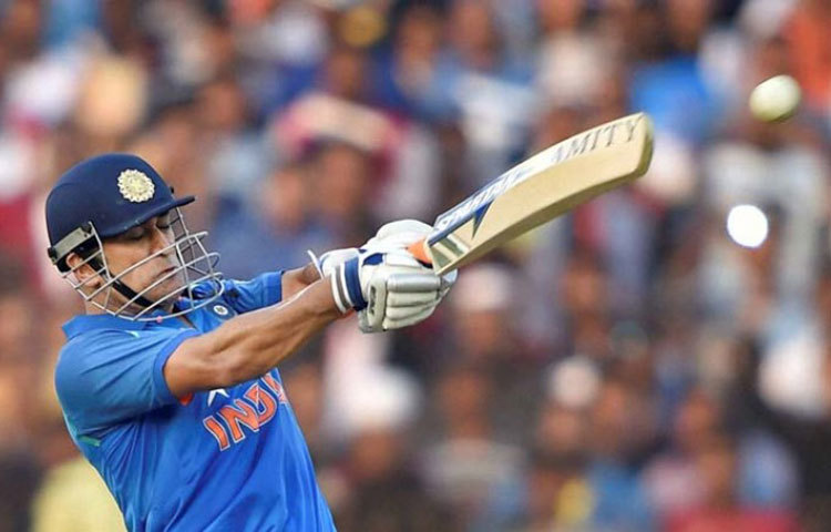 ইংল্যান্ডের বিরুদ্ধে এটাই ধোনির প্রথম শতরান। এর আগে ইংল্যান্ডের বিরুদ্ধে ভারতের প্রাক্তন অধিনায়কের সর্বোচ্চ রান ছিল ৯৬।