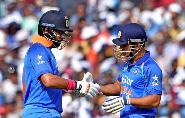 যুবি-ধোনি যুগলবন্দিতে ঘরের মাঠে ইংল্যান্ডের বিরুদ্ধে টানা পাঁচবার ওয়ানডে সিরিজ জিতল ভারত। ভারতে শেষ বার ইংল্যান্ড সিরিজ জিতেছিল ১৯৮৪-৮৫ সালে।