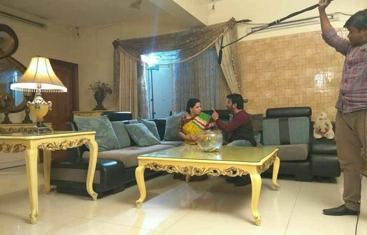 &lsquo;বউ বকা দেয়&rsquo; একটি তারকাবহুল ধারাবাহিক নাটক। এতে বিভিন্ন চরিত্রে অভিনয় করছেন মীর সাব্বির, আরফান আহমেদ, সাজু খাদেম, ফারুক আহমেদ, আনিসুর রহমান মিলন, সামিহা সাঈদ প্রমুখ।