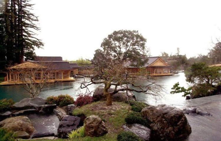 এলিসন স্টেট, ক্যালিফোর্নিয়া : বিশাল ধনকুবের মালিক এবং ওরাকল প্রতিষ্ঠাতা ল্যারি এলিসনের নামানুসারে বাড়িটির নাম রাখা হয়েছে। বাড়িটির নির্মাণ ব্যয় ২০০ মিলিয়ন ডলার।