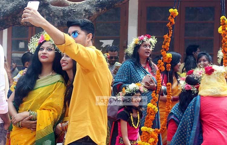 ঋতুরাজ বসন্তের বর্ণনা কোনো রঙ তুলির ছোঁয়ায় শেষ হওয়ার নয়। কোনো কবি-সাহিত্যিক বসন্তের রূপের বর্ণনায় নিজেকে তৃপ্ত করতে পারেন না। ছবি : বিপ্লব দিক্ষিৎ