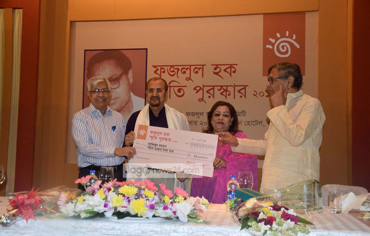 প্রতিটি পুরস্কারের অর্থমূল্য হচ্ছে ২৫ হাজার টাকা, সঙ্গে সম্মাননা পত্র ও ক্রেস্ট। প্রখ্যাত কথাসহিত্যিক রাবেয়া খাতুন এই পুরস্কার প্রবর্তন করেছেন। ছবি : মাহবুব আলম