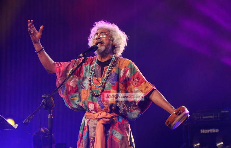 বরাবরের মত পবন দাস বাউলের সুরের মূর্ছনায় শ্রোতারা মন্ত্রমুগ্ধ ছিলেন। &nbsp;ছবি : মাহবুব আলম