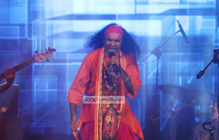 কুদ্দুস বয়াতির সংগীত পরিবেশনায় আমাদের লোকগানের প্রতিচ্ছবি বিমূর্ত হয়ে উঠেছে। ছবি : মাহবুব আলম