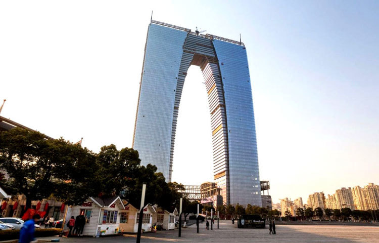 গেট টু দ্য ইস্ট : চীনের সুঝৌ প্রদেশের এই স্থাপত্য নিদর্শনটি সেদেশের বিশালতার কথাই যেন প্রকাশ করছে।