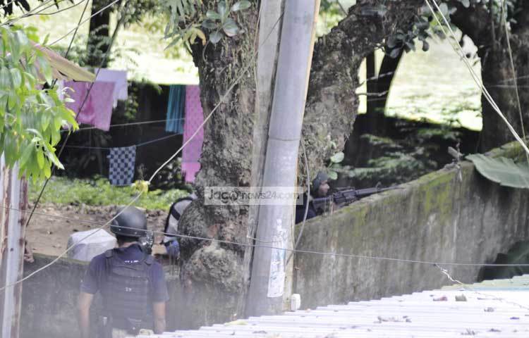 শনিবার সকাল ১০টার দিকে পুলিশের অ্যান্টি টেরোরিজম ইউনিট, সোয়াত ও গাজীপুর জেলা পুলিশ পাতারটেক এলাকার ওসমান আলীর দোতলা বাড়িতে এ অভিযান শুরু করে।