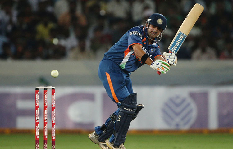 ভারতের হিন্দু কলেজ থেকে গম্ভীর গ্র্যাজুয়েট পাস করেছেন।