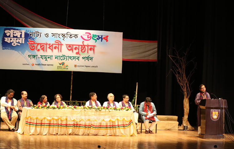 উদ্বোধনী অনুষ্ঠানে সংস্কৃতিমন্ত্রী আসাদুজ্জামান নূর বলেন, &lsquo;বাংলাদেশ-ভারত দুই দেশেরই সংস্কৃতির একটি শক্তিশালী ধারা নাটক, উৎসবের মাধ্যমে তার সঙ্গে আবারও পরিচয় হবে সবার।&rsquo; ছবি : মাহবুব আলম