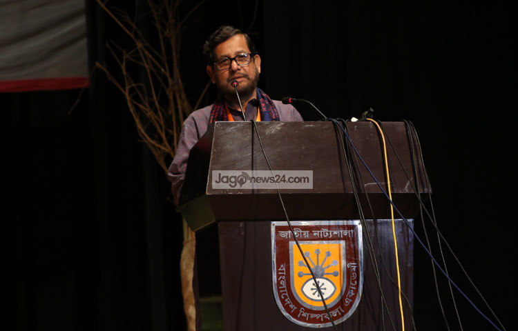 গঙ্গা-যমুনা নাট্য ও সাংস্কৃতিক উৎসবের উদ্বোধনী অনুষ্ঠানে বক্তব্য রাখছেন সংস্কৃতিমন্ত্রী আসাদুজ্জামান নূর। ছবি : মাহবুব আলম