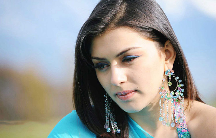 ১৯৯১ সালের ৯ আগস্ট জন্মগ্রহণ করেন অভিনেত্রী ও মডেল হানসিকা মটওয়ানি।