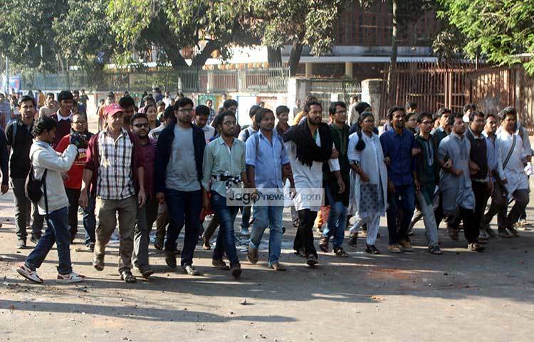 রামপাল কয়লাভিত্তিক বিদ্যুৎ প্রকল্পসহ সুন্দরবনবিনাশী সব চুক্তি বাতিল ও বিদ্যুৎ-গ্যাস সমস্যা সমাধানে ৭ দফা বাস্তবায়নের দাবিতে তেল-গ্যাস খনিজ সম্পদ ও বিদ্যুৎ-বন্দর রক্ষা জাতীয় কমিটির ডাকা অর্ধদিবস হরতাল ও বিক্ষোভ শেষ হয়েছে। ছবি : বিপ্লব দিক্ষিৎ