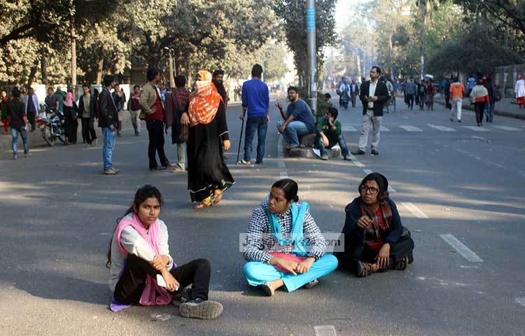সকাল থেকে শুরু হওয়া এ হরতাল দুপুর ২টা পর্যন্ত চলে। ছবি : বিপ্লব দিক্ষিৎ