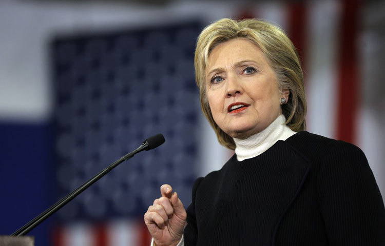 হিলারি ক্লিন্টন : তিনি প্রাক্তন মার্কিন প্রেসিডেন্ট বিল ক্লিন্টনের পত্নী। হিলারি সিনেটর হিসেবে ২০০১ থেকে ২০০৯ পর্যন্ত কাজ করেছেন।