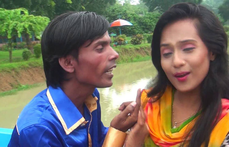 হিরো আলম তার নায়িকার সঙ্গে ক্যামেরাবন্দি হয়েছেন। তার জনপ্রিয়তা এমন এক পর্যায়ে পৌঁছে যে, তিনি দেশের জাতীয় দৈনিক ও জনপ্রিয় টেলিভিশন চ্যানেলগুলোর সংবাদ শিরোনাম হন। এখন তিনি ভারতীয় গণমাধ্যমে আলোচনার শীর্ষে রয়েছেন।