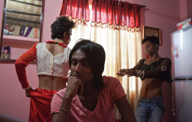 বাংলাদেশে ১৭ কোটি মানুষের বসবাস। এর মধ্যে হিজড়া রয়েছে মাত্র ১০ হাজার।